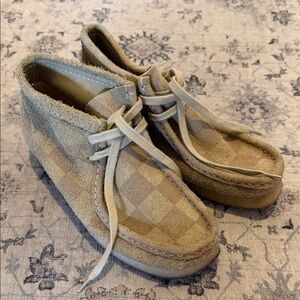 Clarks Tan Plaid Moccasins